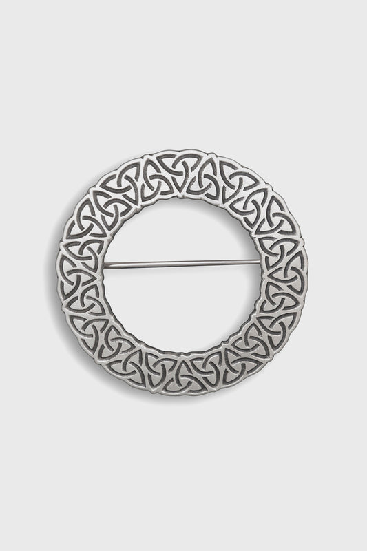 Fáinne Celtic Circle Plaid Brooch