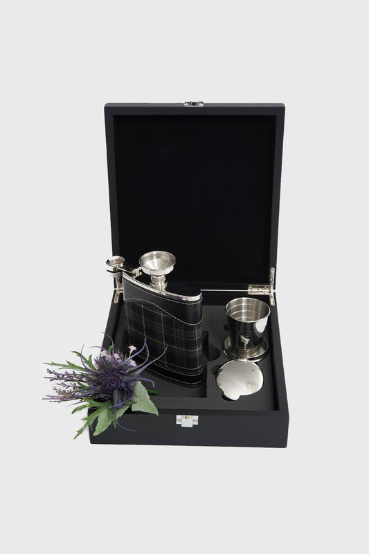 Hunting Pride Hip Flask Set